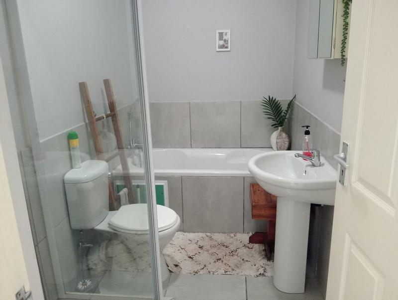 To Let 2 Bedroom Property for Rent in Island View Western Cape